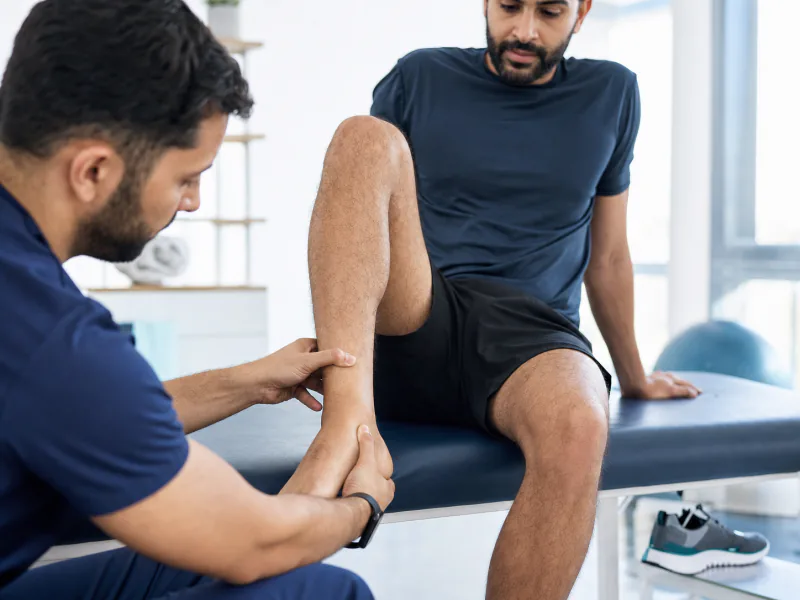 فحص الكاحل ووتر أكيلس في عيادة الطب الرياضي